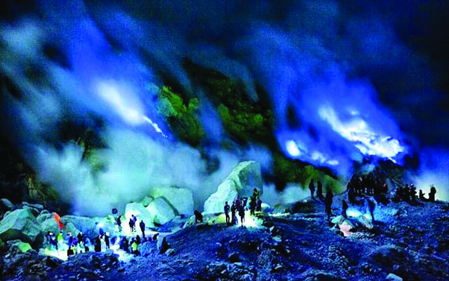 Экскурсии на яву, Восхождение на вулкан иджен, Sunrise in ijen